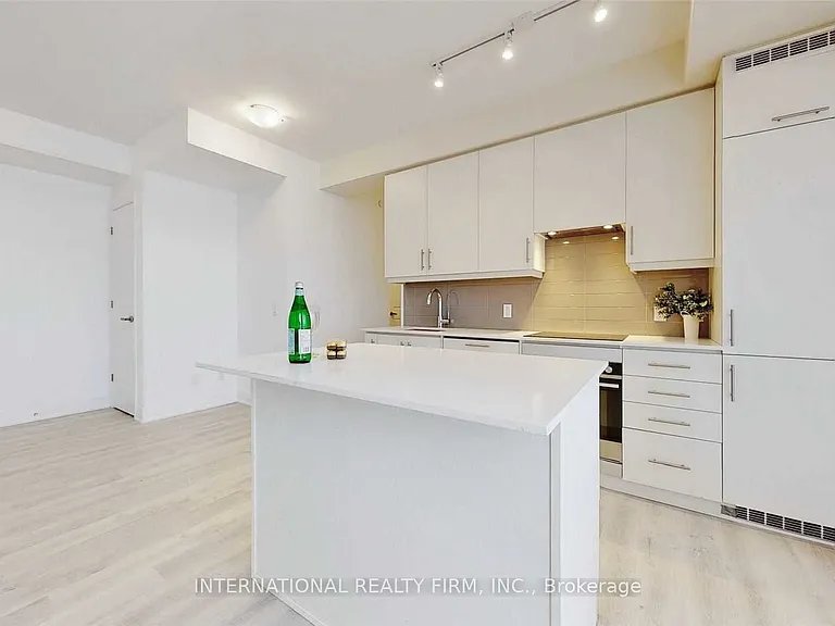 9085 Jane St #516 — Photo 18