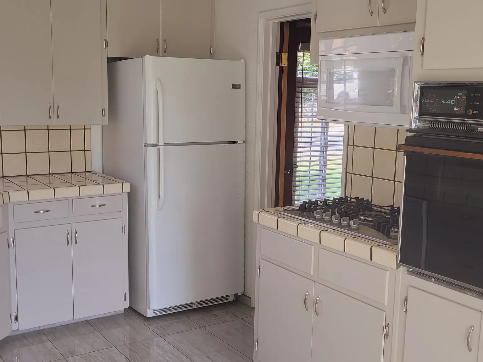 3 bed, 1155 sqft, $2,350 — Photo 3