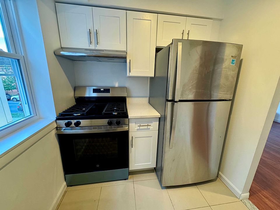 1st image of 147-16 Roosevelt Ave #2