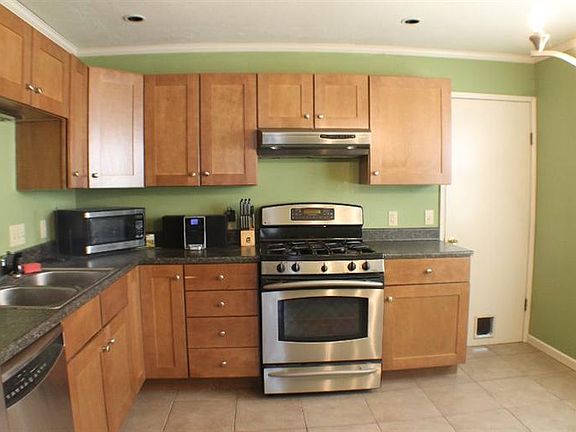 5th image of 1301 Woodland St