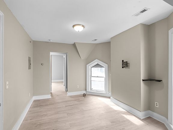 5th image of 1111 E Genesee St APT 3