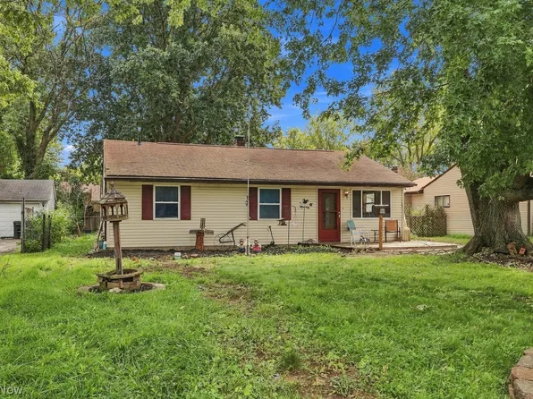 937 East Dr, Sheffield Lake, OH 44054
