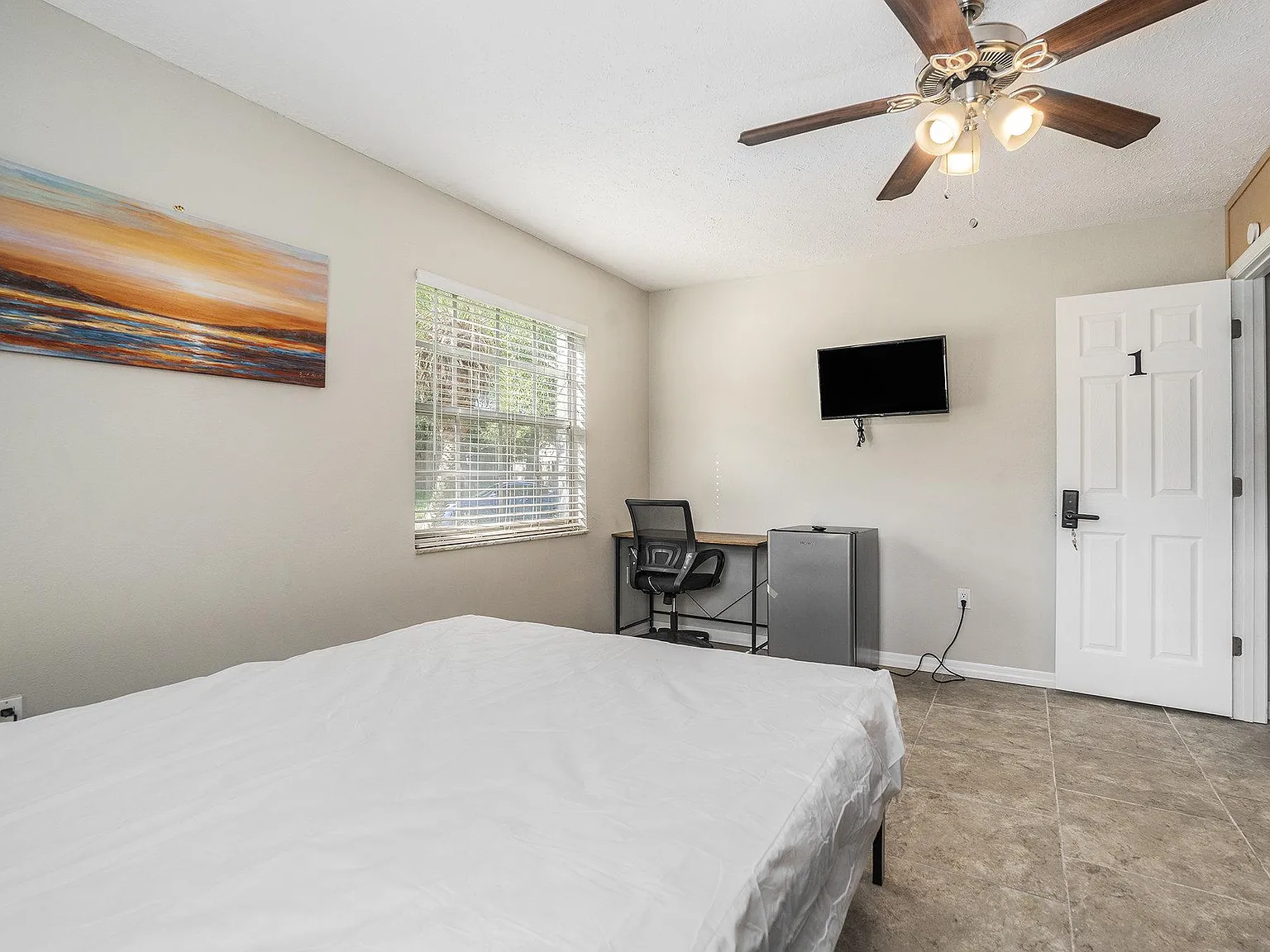 4 bed, 2.0 bath, 2264 sqft, $888 — Photo 3