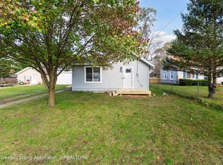 140 W Willow St, Perry, MI 48872