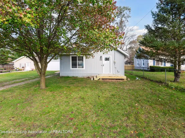 140 W Willow St, Perry, MI 48872