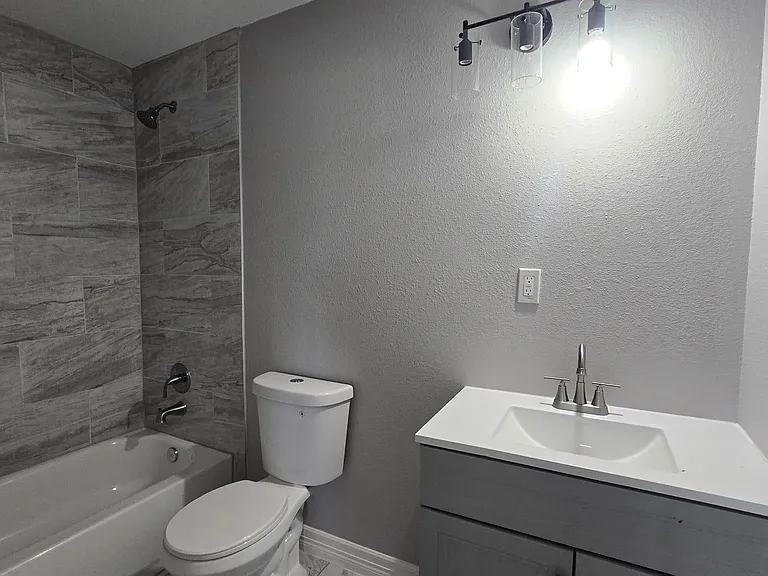 8654 Tilgham St — Photo 17