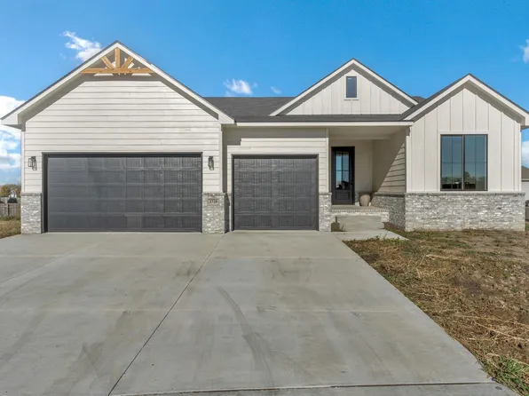 2728 E Burlington Cir, Wichita, KS 67219