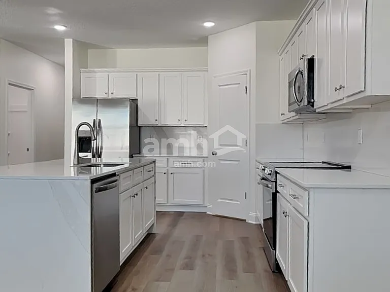 11440 Bay Hill Cir — Photo 3