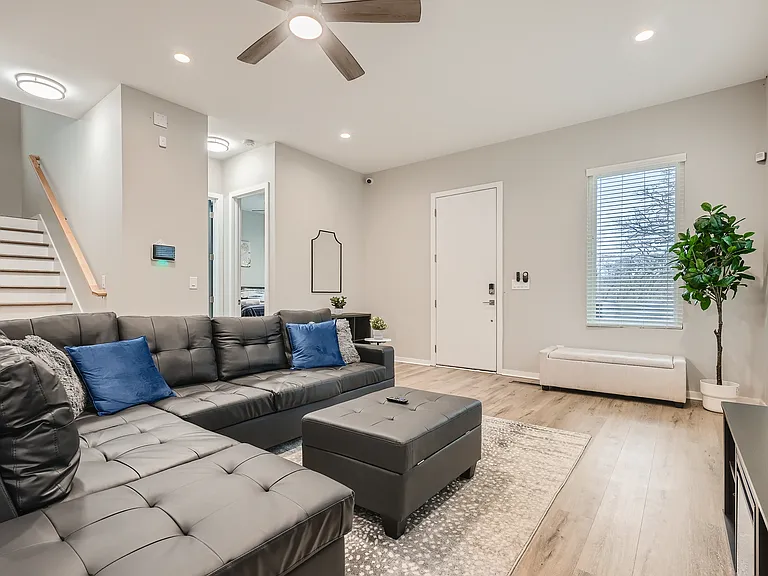 1089 Coleman St SW — Photo 4