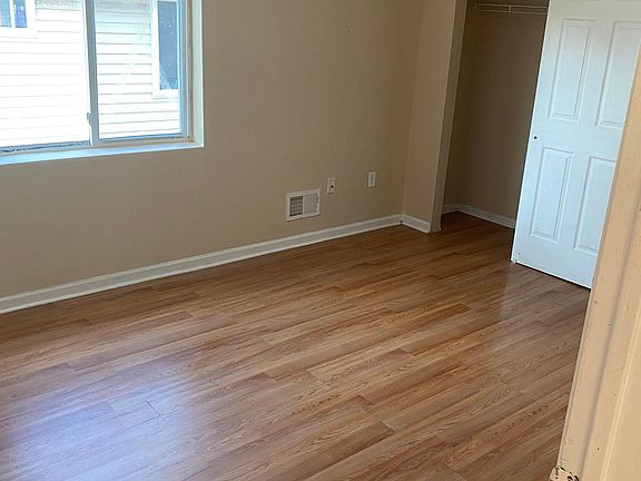 4th image of 38 Mersereau Ave #2