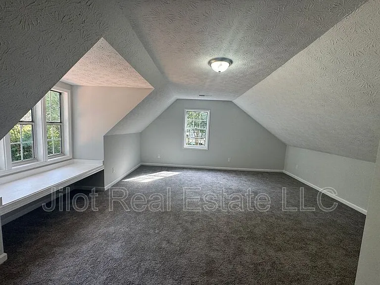 63 Lakeview Ln — Photo 12