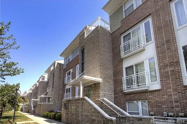 2 bed, 1070 sqft, $1,700 — Photo 1