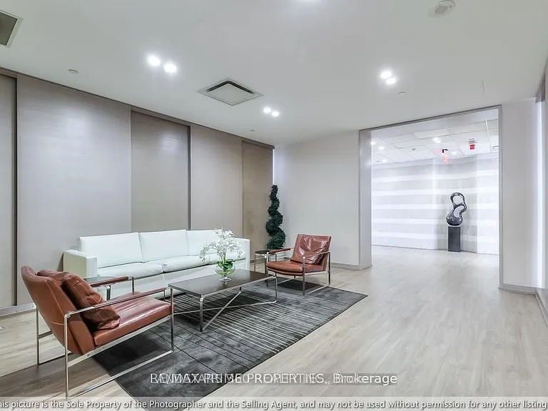 70 Roehampton Ave #1319 — Photo 27