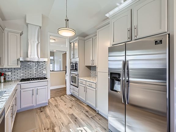 5th image of 1254 Bradley Cir