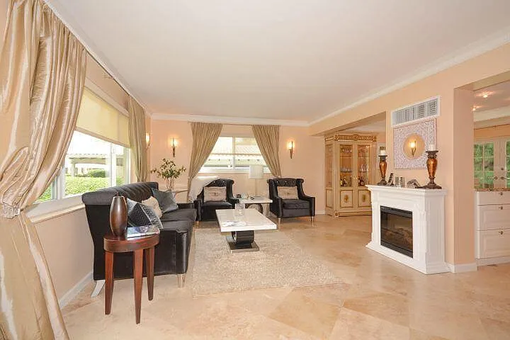 2 bed, 1.5 bath, 1306 sqft, $7,000 — Photo 4