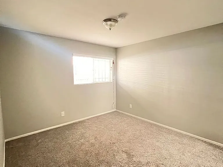 1412 Brockton Ave — Photo 7