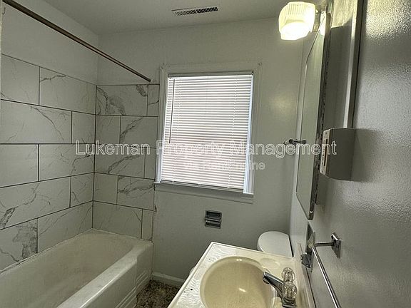 5th image of 1117-1119 S Westnedge Ave #4