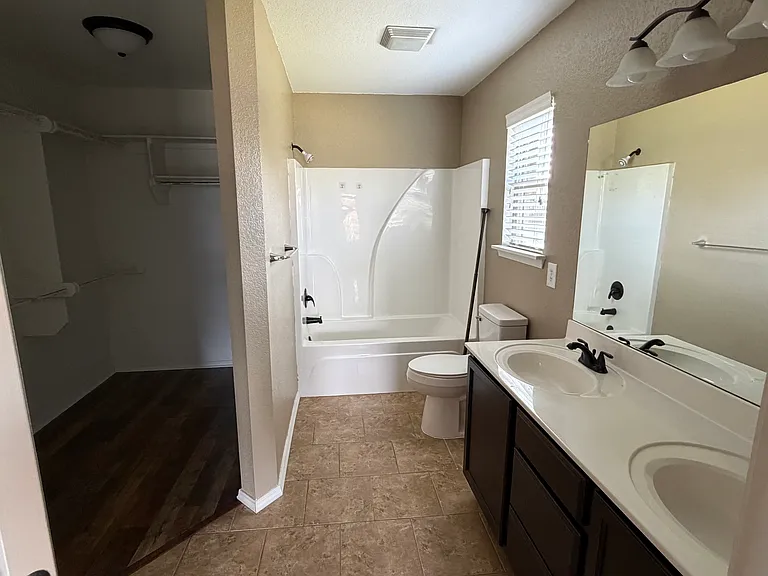 2 Dunwood Dr — Photo 6