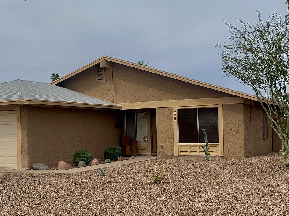 1st image of 2202 W El Moro Ave