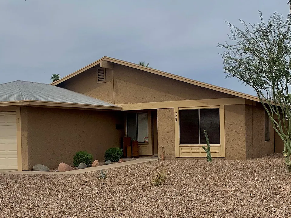 2202 W El Moro Ave