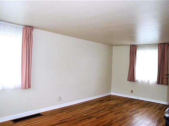 Take advantage of the abundance of wall space and natural lighting... throughout the living room!