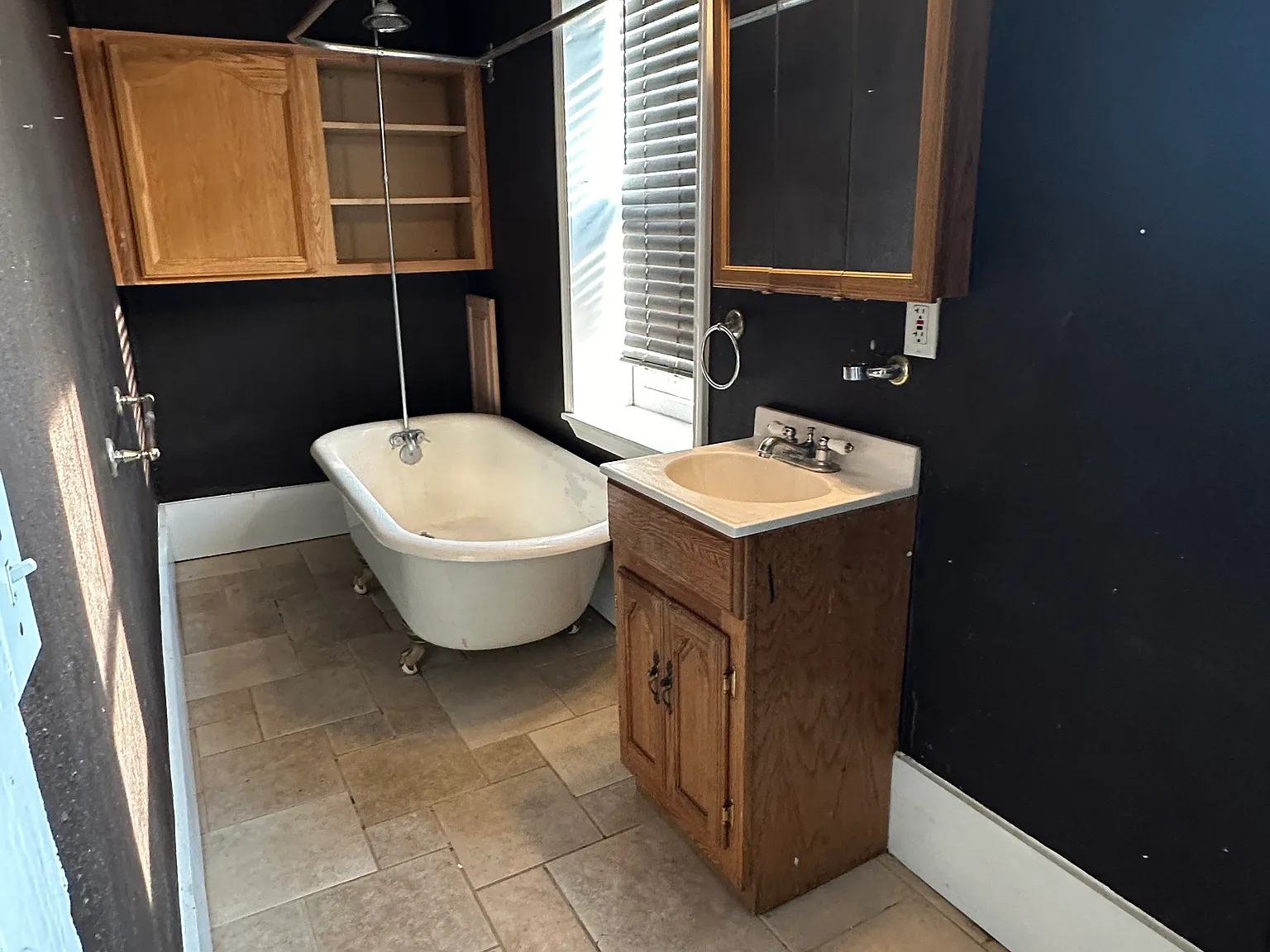 3 bed, 1996 sqft, $1,600 — Photo 4