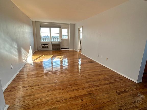 5th image of 3030 Emmons Ave #5