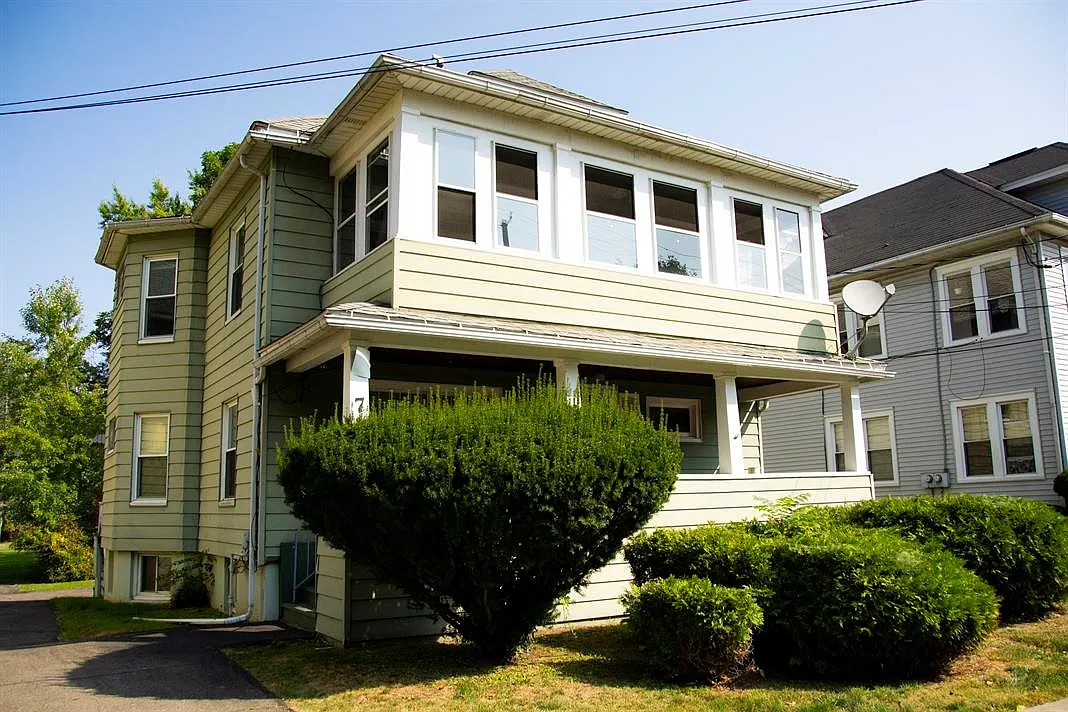 7 Old State Rd — Photo 1