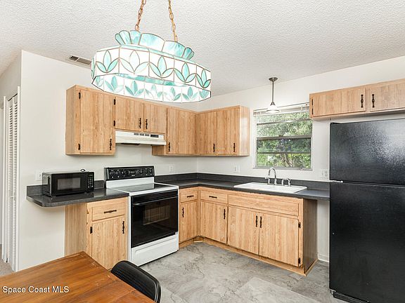 2nd image of 1026 Cloverleaf Ave SE