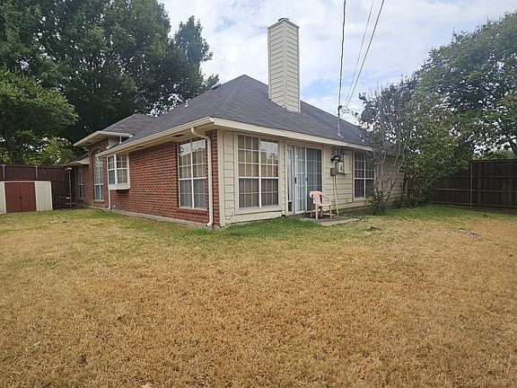 3rd image of 827 Quail Brook Dr