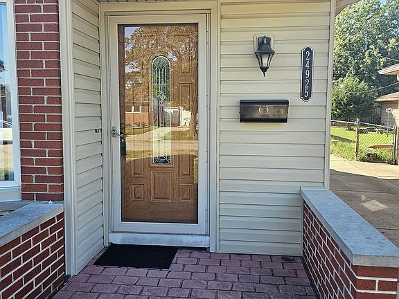 2nd image of 24925 Ward St