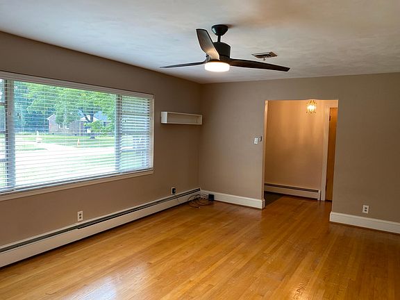 3rd image of 2304 Lakewood Ln