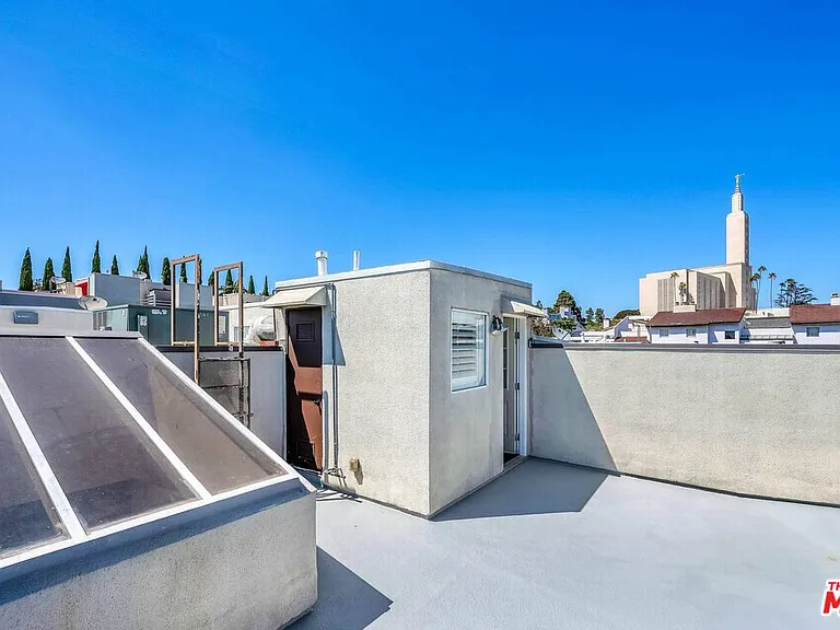 1735 Malcolm Ave #H — Photo 25