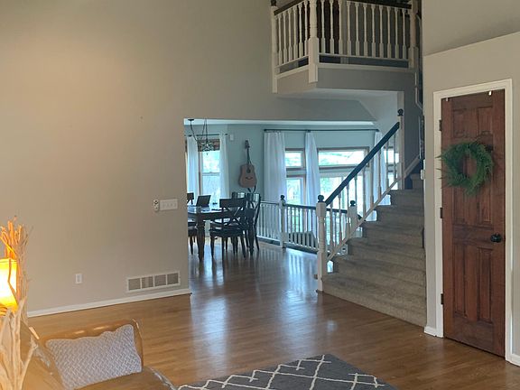 4th image of 647 Somerset Dr