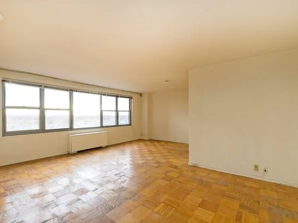 70-25 Yellowstone Boulevard image 1 of 11