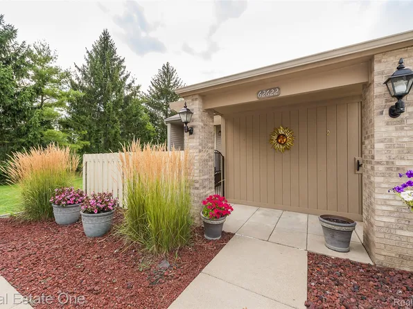 62622 Raleigh Ct Unit 1, South Lyon, MI 48178