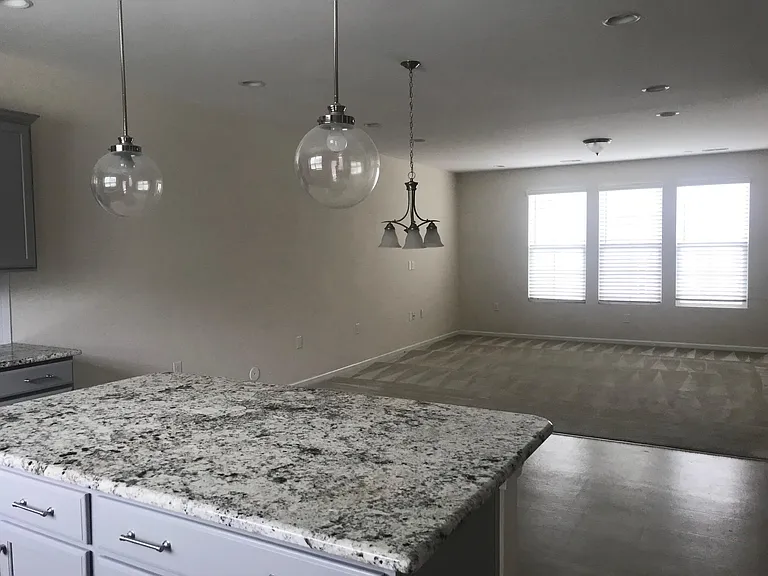 1411 Regents Ln — Photo 6