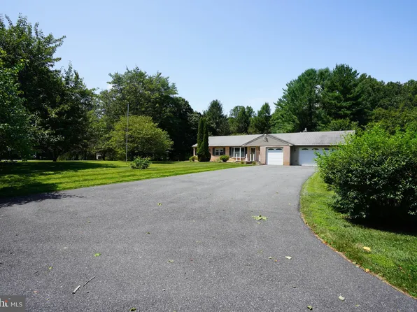 8 Butternut Ln, West Grove, PA 19390