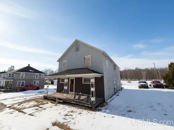 37 Allen St, Iron River, MI 49935
