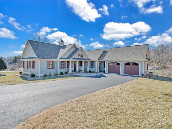 155 Hammock Pointe Dr, Moneta, VA 24121