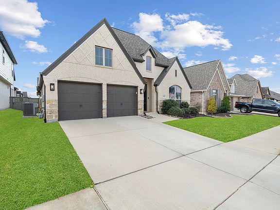 3rd image of 2425 Robin Way