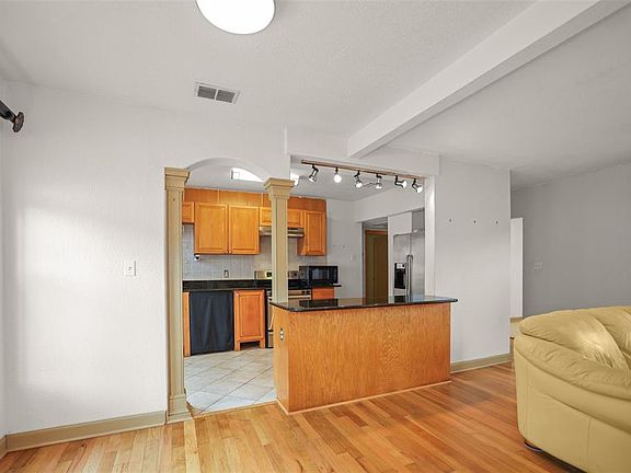 4th image of 1559 BAYSHORE BOULEVARD