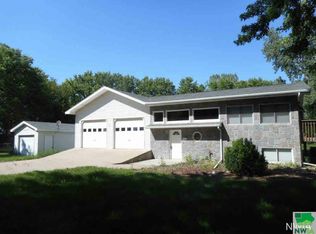 715 Ballard Ct, Vermillion, SD 57069