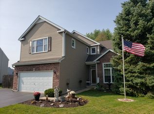 7 Tenneyson Ct, Lake In The Hills, IL 60156