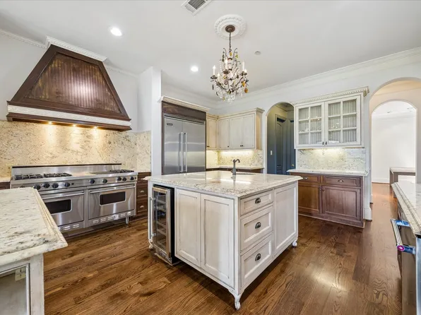 4802 Saxon St, Bellaire, TX 77401