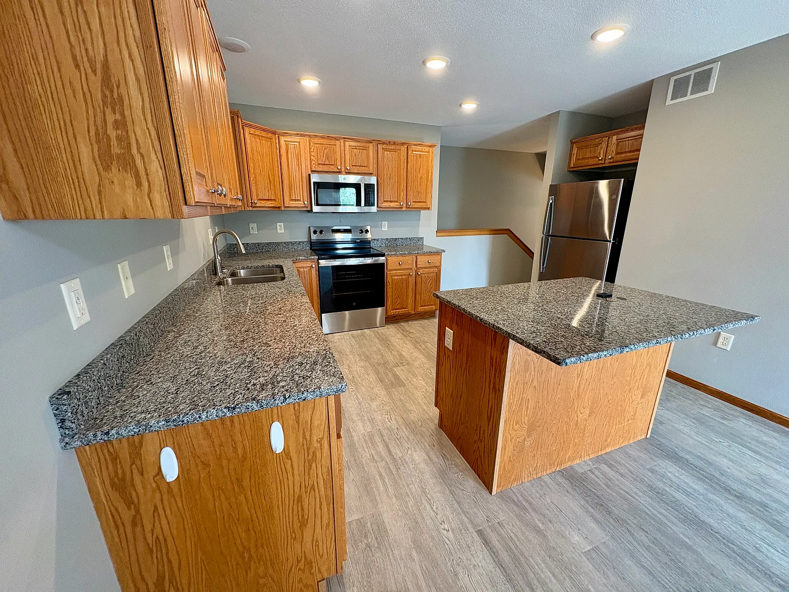 3 bed, 1700 sqft, $2,200 — Photo 3