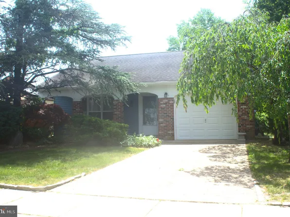 29 Cotherstone Dr, Southampton, NJ 08088