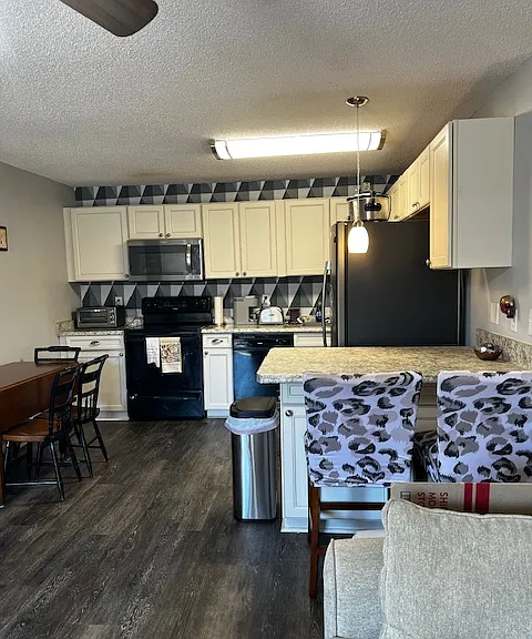 Livingroom into kitchen