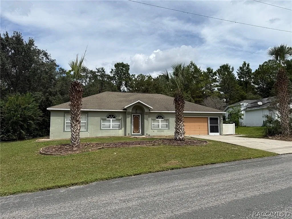 4 bed, 2.0 bath, 2238 sqft, $2,000 — Photo 1