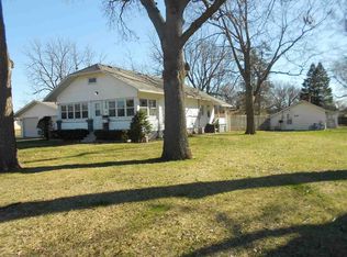 410 12th Ave, Camanche, IA 52730